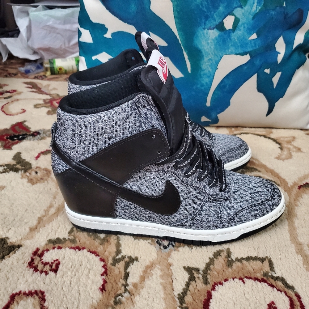 Nike Black and White Wedges